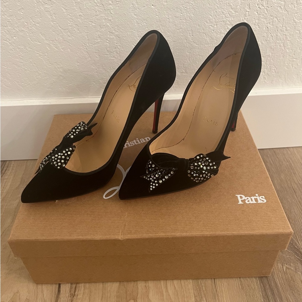 AUTHENTIC VEVLET CHRISTIAN LOUBOUTIN HEELS